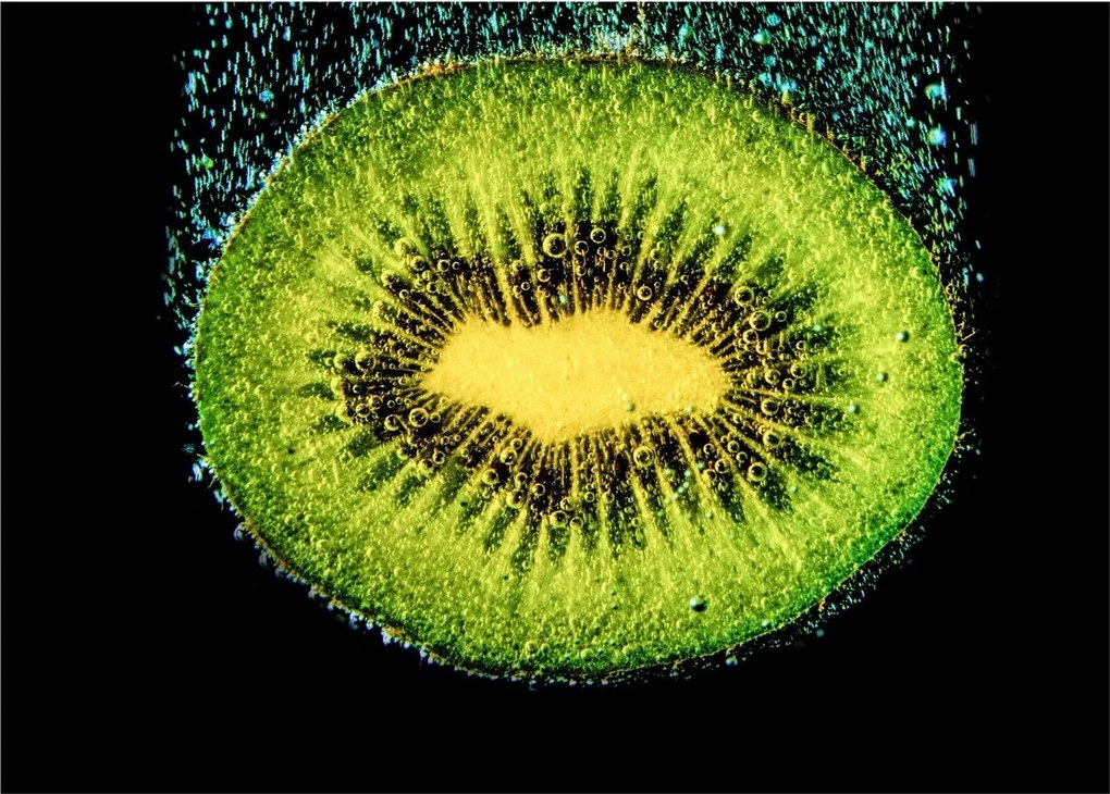 Tablou pe sticlă - detailu cu kiwi în apă (70x50 cm)