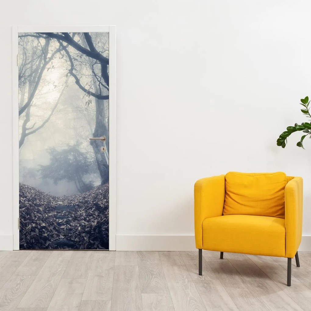 Fototapet pentru ușă - Pădurea în ceață (95x205cm)