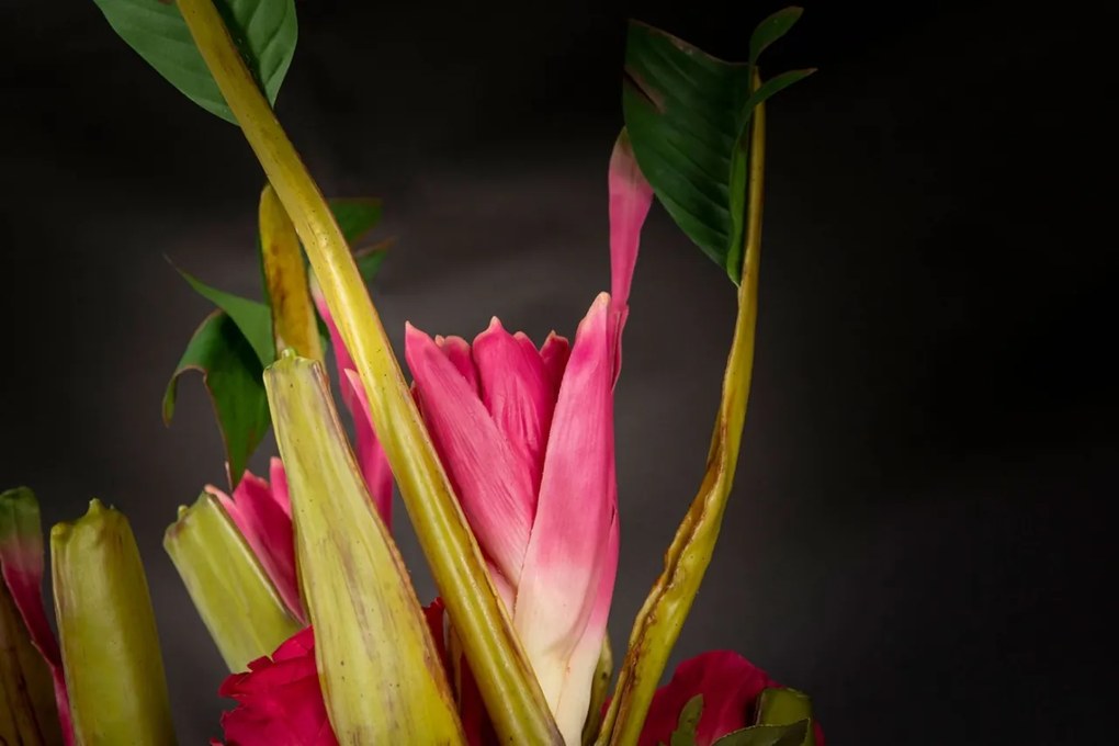 Aranjament floral mediu design LUX ETERNITY OKINAWA ROSES