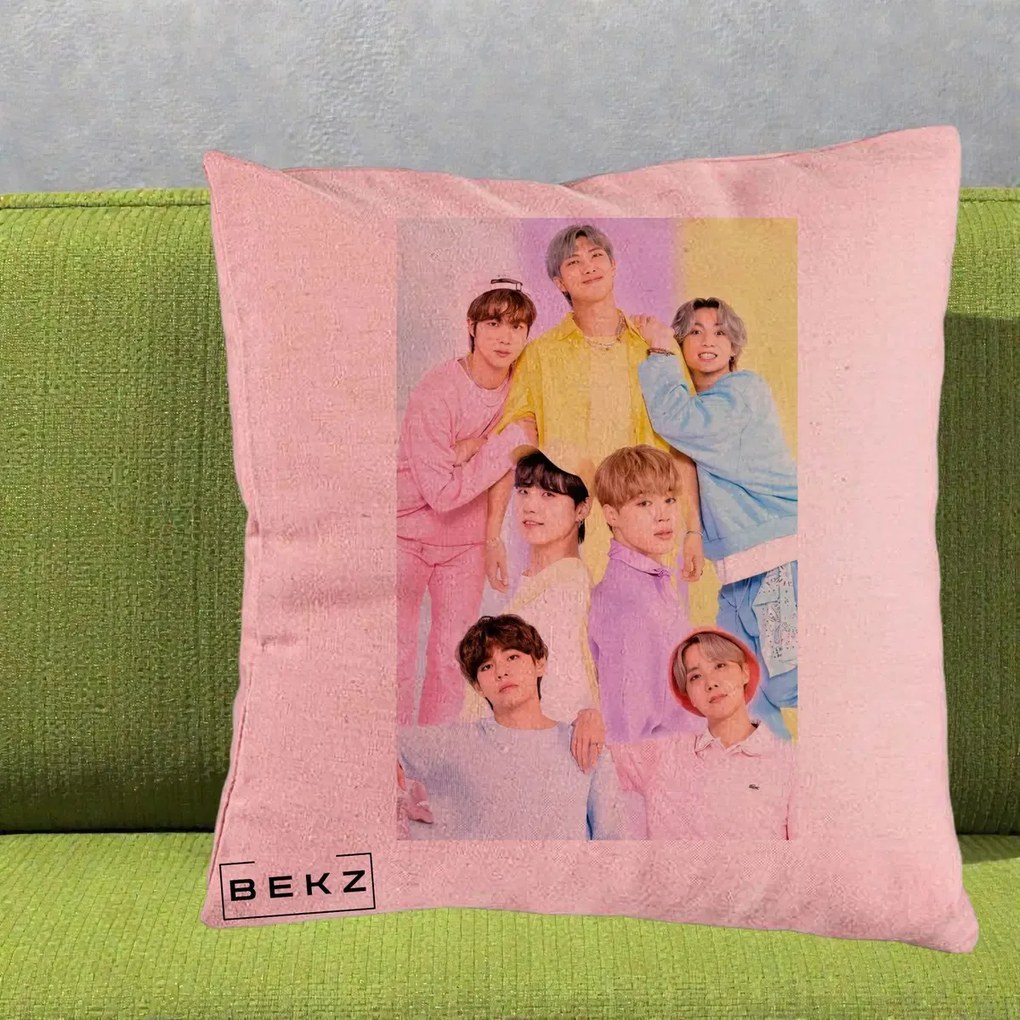 Perna Personalizata K-pop BTS Foto Grup Pastel Colorat cu 7 Membrii, 40x40 cm, Roz, Husa Detasabila, Perna Inclusa, BEKZ®