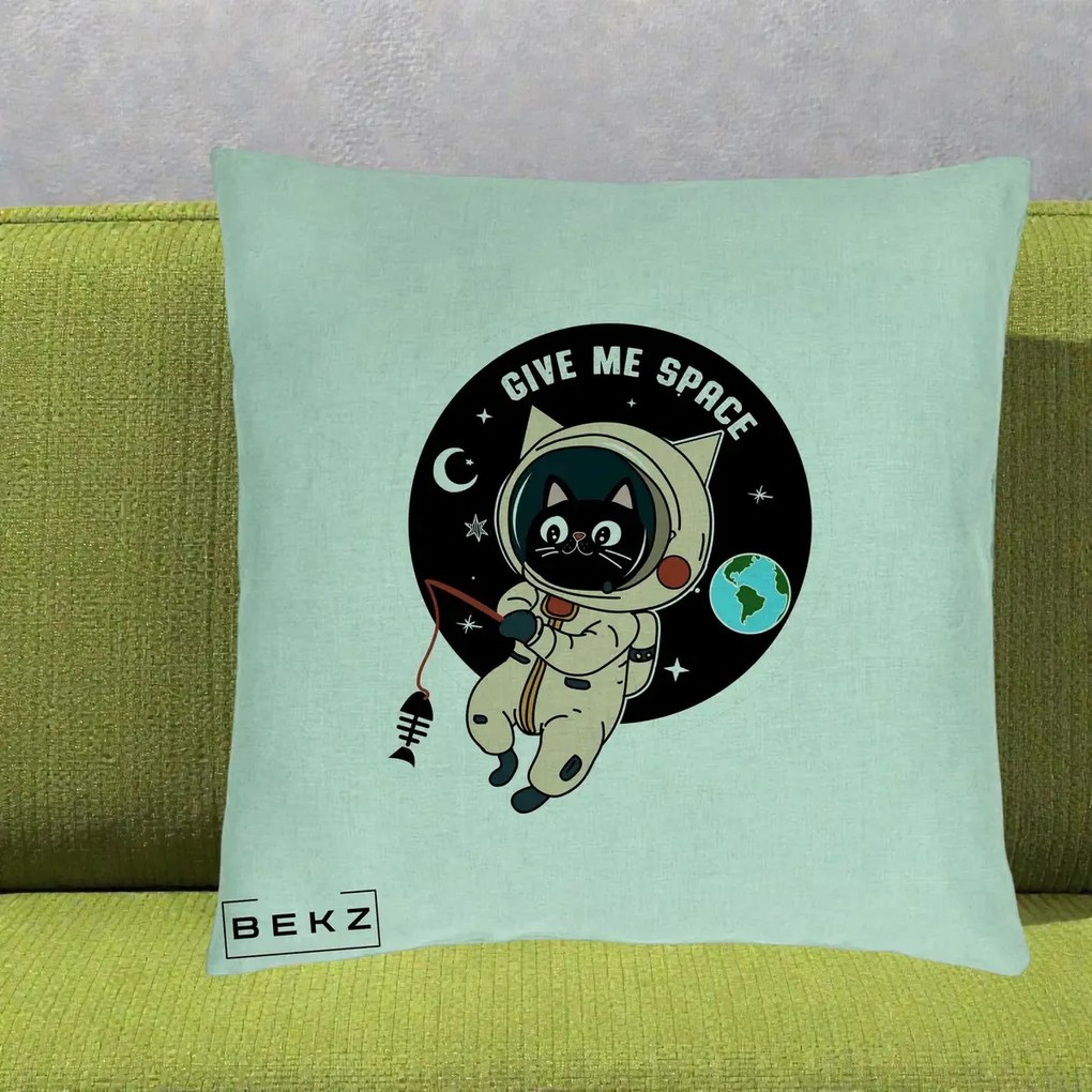 Perna Decorativa Give Me Space Pisica Astronaut, 40x40 cm, Verde Menta, Husa Detasabila, Perna Inclusa, BEKZ®