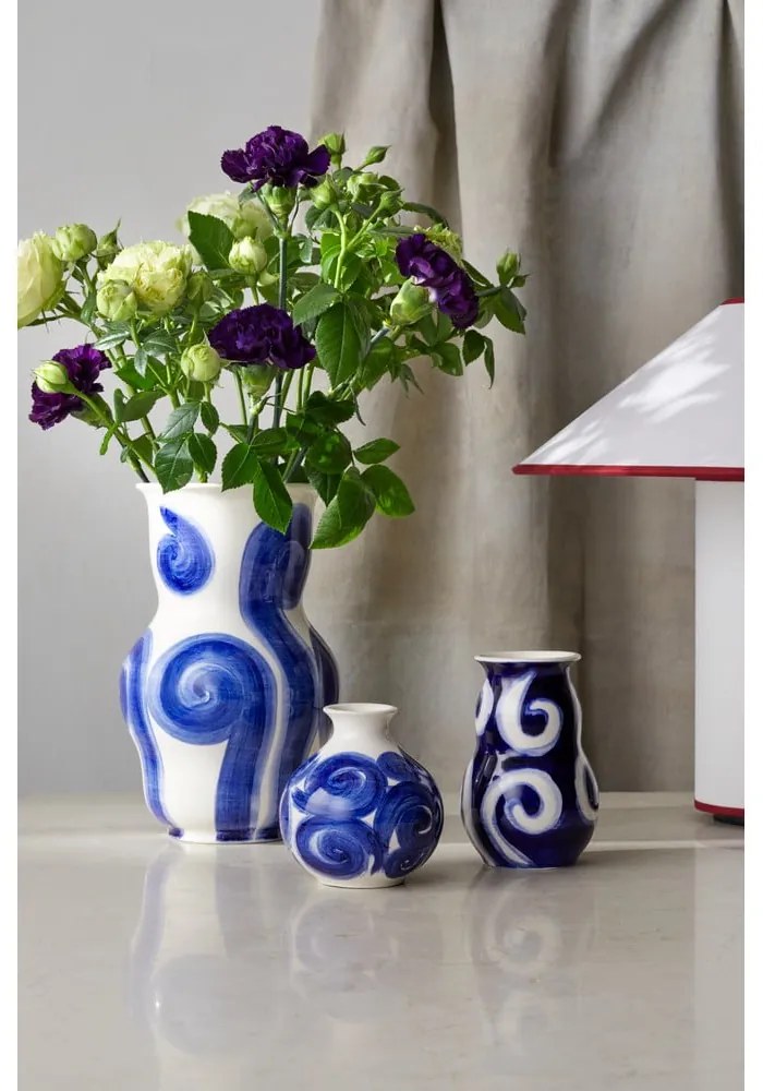 Vază albastră din gresie pictată manual Tulle – Kähler Design