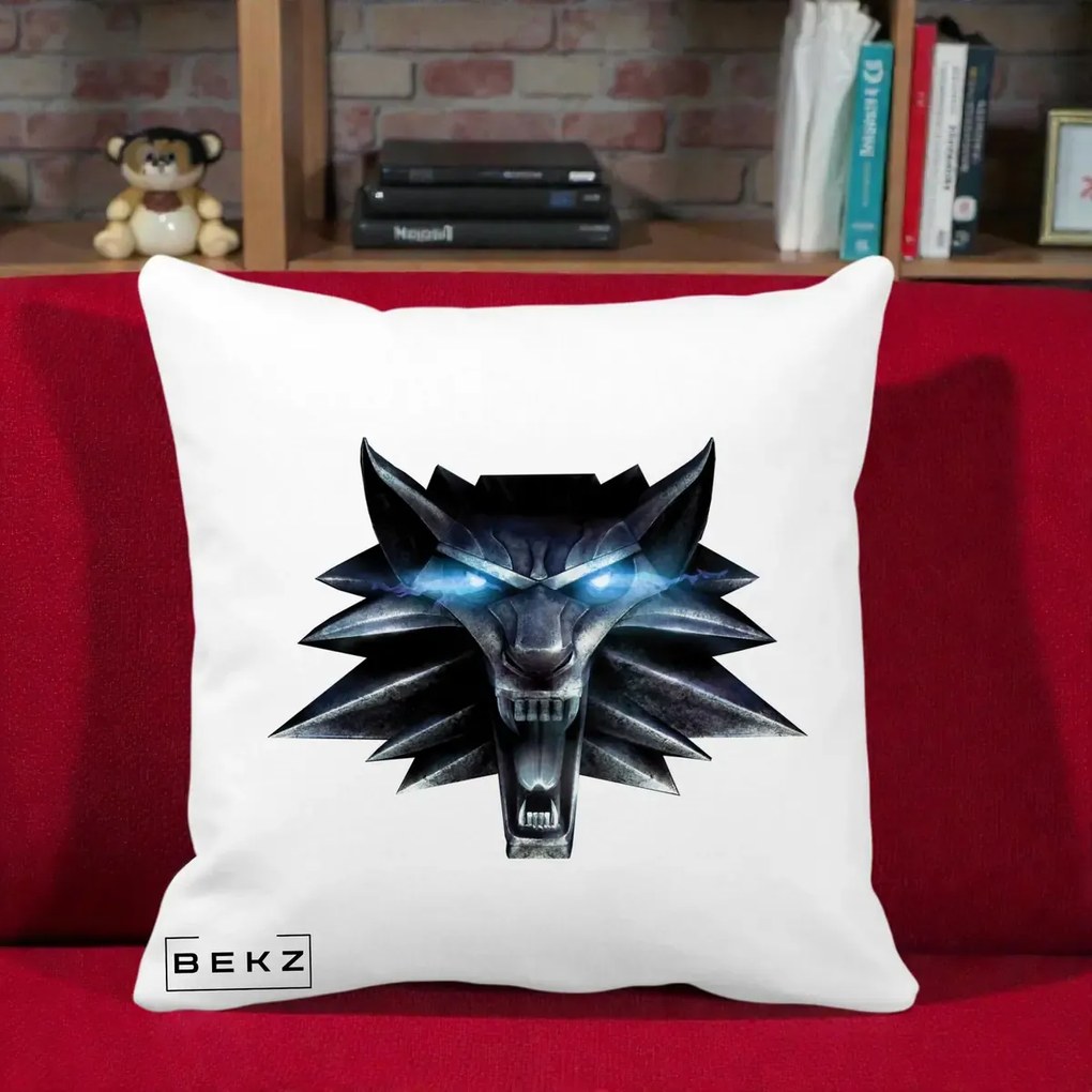 Perna Decorativa The Witcher Wolf Head, 40x40 cm, Alba Mata, Husa Detasabila, Perna Inclusa, BEKZ®