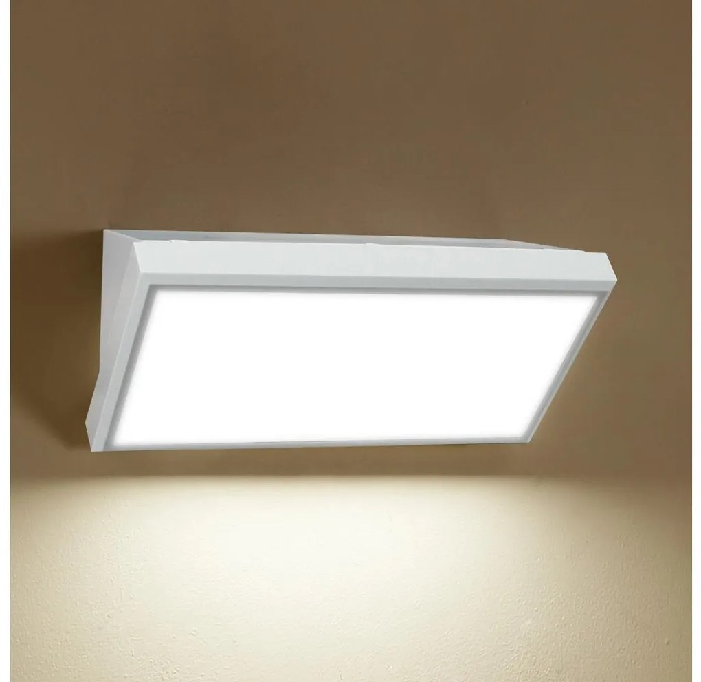Aplică LED de exterior Brilagi TRIANGLE LED/20W/230V alb IP65