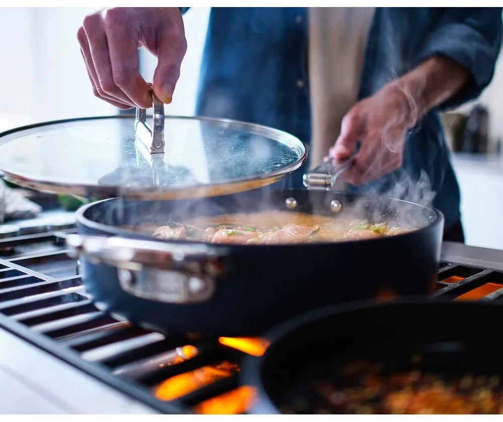 Tigaie cu capac/cu suprafață ceramică ø 28 cm Space – Joseph Joseph