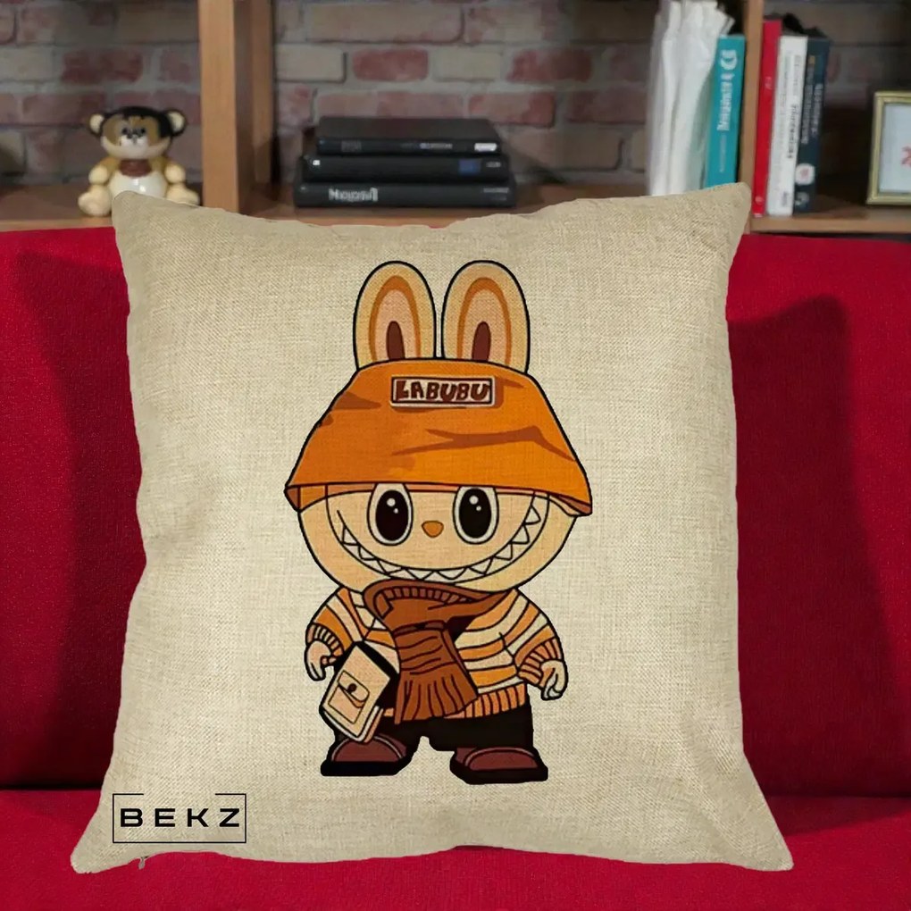 Perna Personalizata Labubu Streetwear Portocaliu, 40x40 cm, Crem, Husa Detasabila, Perna Inclusa, BEKZ®