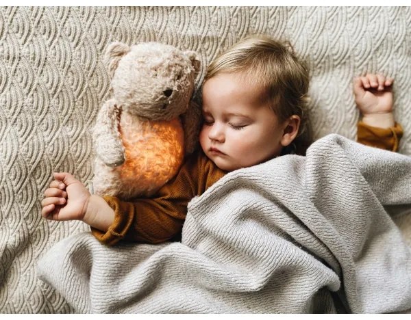 Pluș de îmbrățișat cu sunete și lumină Moonie ursuleț 2.0 organic grey