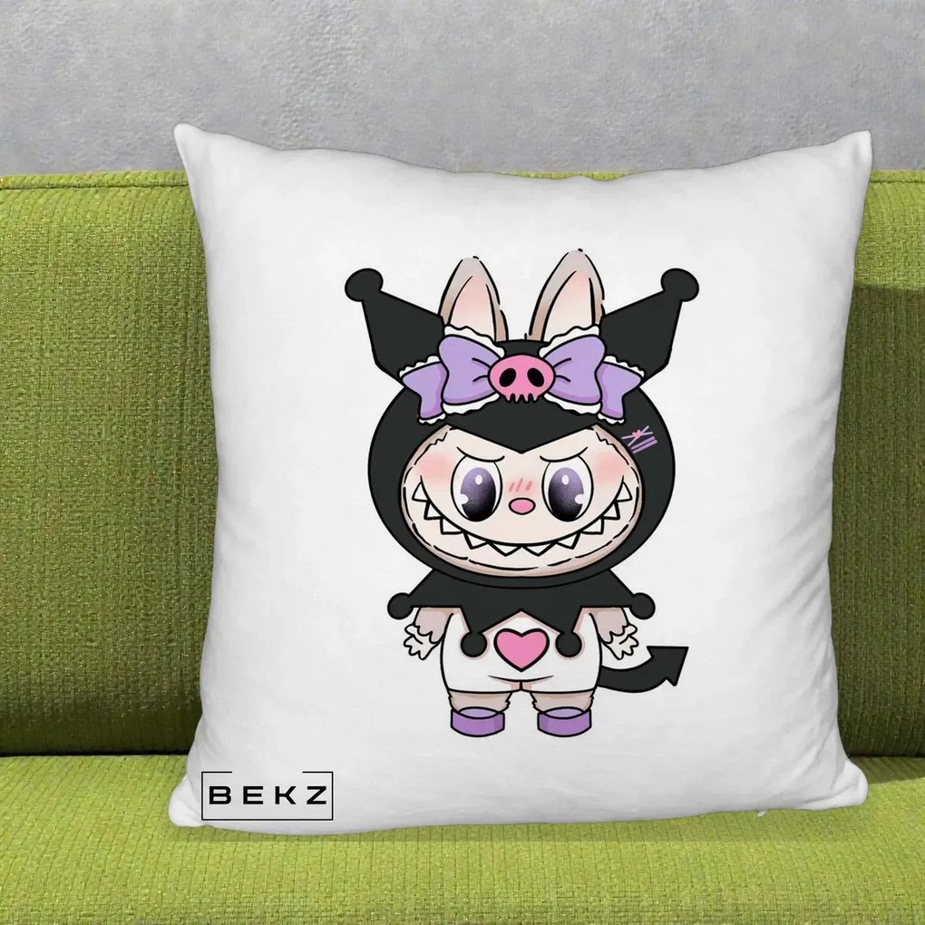 Perna Personalizata Labubu x Kuromi, 40x40 cm, Alb Pufos, Husa Detasabila, Perna Inclusa, BEKZ®