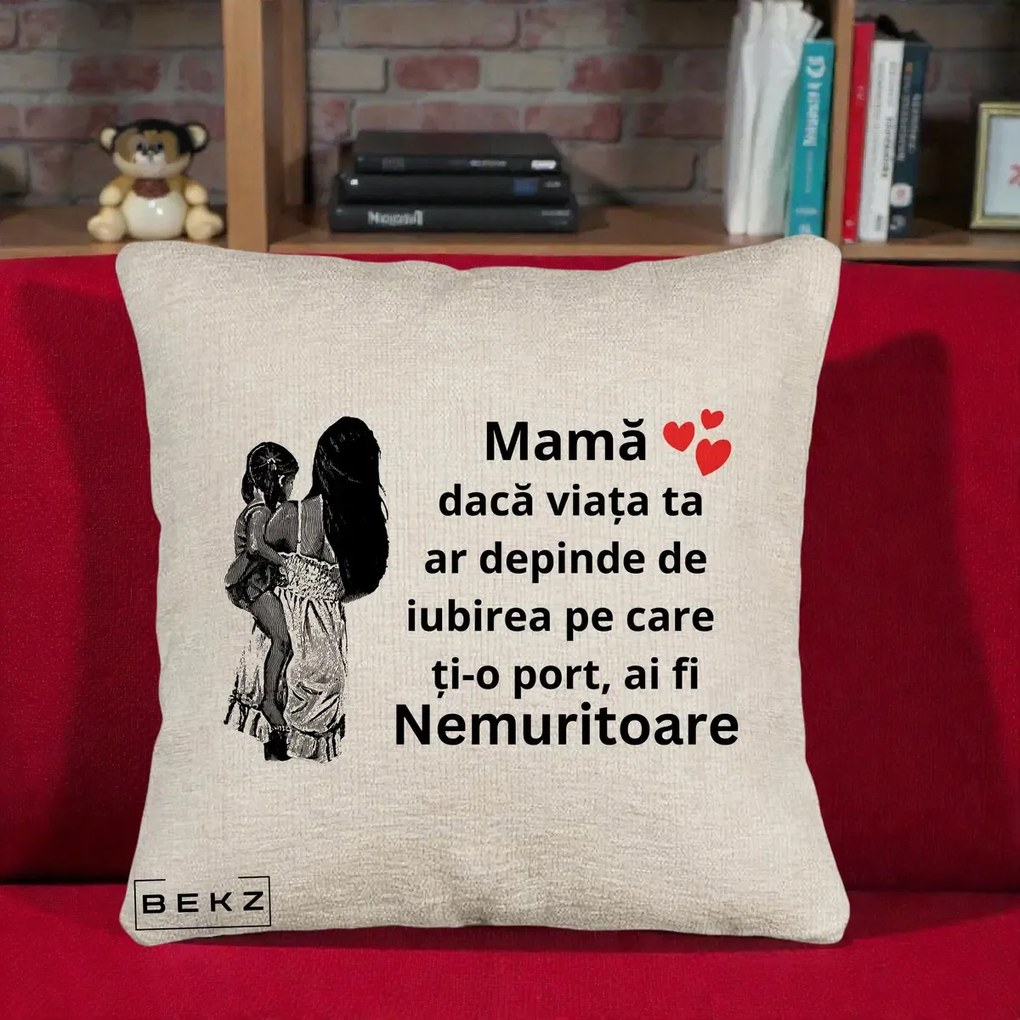 Cadou pentru Mama - Perna Personalizata Mama Nemuritoare Imbratisare, 40x40 cm, Bej Canapea, Husa Detasabila, Perna Inclusa, BEKZ®