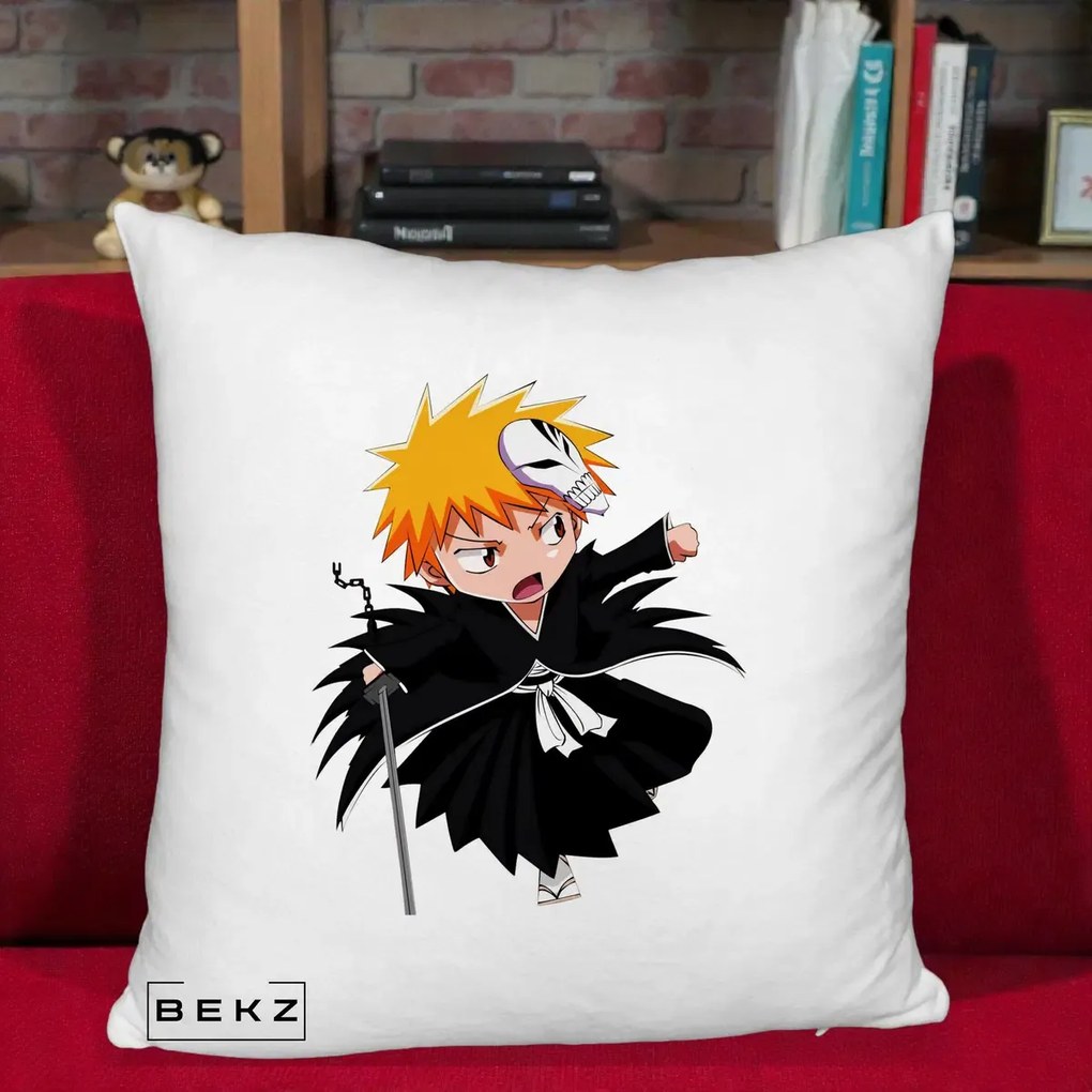Perna Personalizata Bleach Ichigo Chibi cu Masca, 40x40 cm, Alb Pufos, Husa Detasabila, Perna Inclusa, BEKZ®