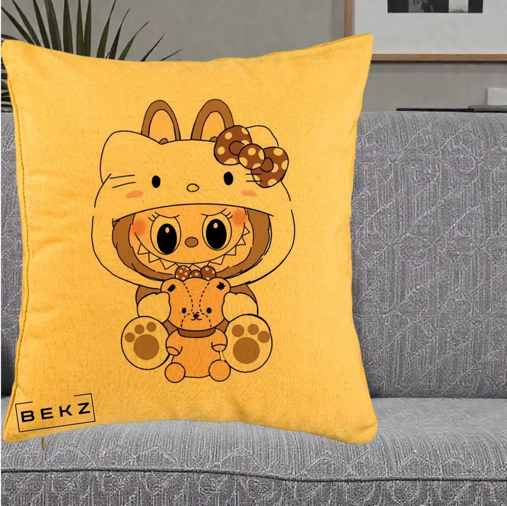 Perna personalizata Labubu x Hello Kitty Maro-Vintage, 40x40 cm cu Umplutura, Galben, BEKZ