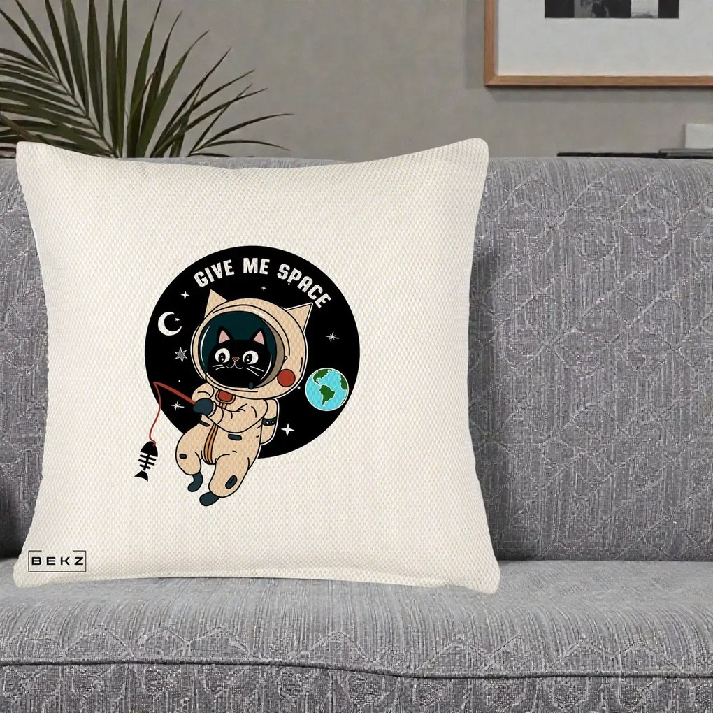 Perna Decorativa Give Me Space Pisica Astronaut, 40x40 cm, Crem Reliefat, Husa Detasabila, Perna Inclusa, BEKZ®