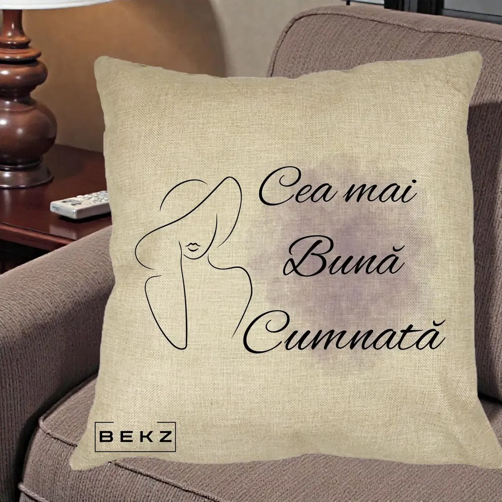 Cadou pentru Cumnata - Perna Personalizata Cea mai Buna Cumnata cu Silueta Dama si Pete Violet, 40x40 cm, Crem, Husa Detasabila, Perna Inclusa, BEKZ®