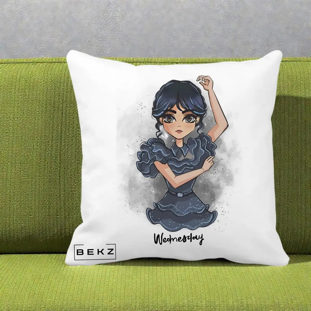 Perna Personalizata Wednesday Addams Dancing Queen, 40x40 cm, Alba Mata, Husa Detasabila, Perna Inclusa, BEKZ®