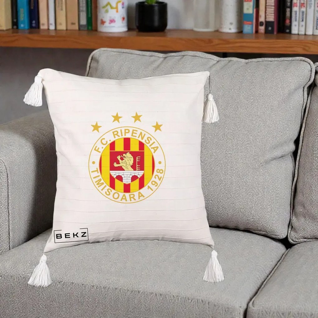 Perna Personalizata FC Ripensia Timisoara 1928, 40x40 cm, Bej cu Franjuri, Husa Detasabila, Perna Inclusa, BEKZ®