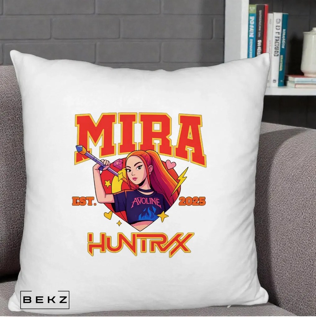 Perna Personalizata K-pop HUNTRX Mira Personaj Avoline, 40x40 cm, Alb Pufos, Husa Detasabila, Perna Inclusa, BEKZ®
