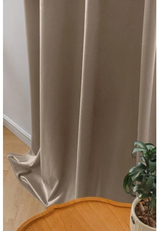 Draperie opaca VELVET maro deschis 140x250 cm Agatat: Inele metalice