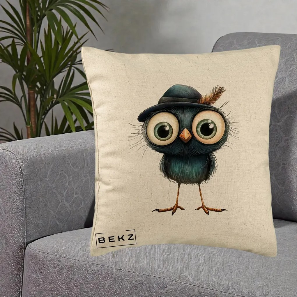 Perna Decorativa Pui Misterios cu Palarie Neagra, 40x40 cm, Bej, Husa Detasabila, Perna Inclusa, BEKZ®