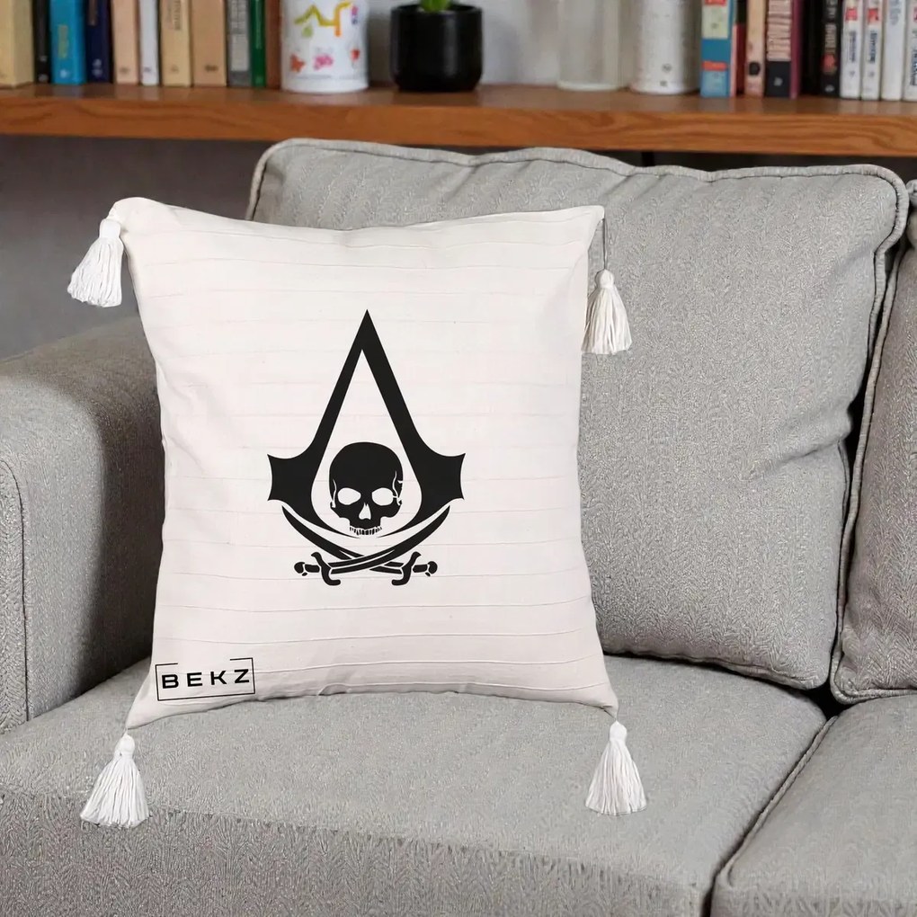 Perna Personalizata Assassin's Creed Black Flag Skull, 40x40 cm, Bej cu Franjuri, Husa Detasabila, Perna Inclusa, BEKZ®