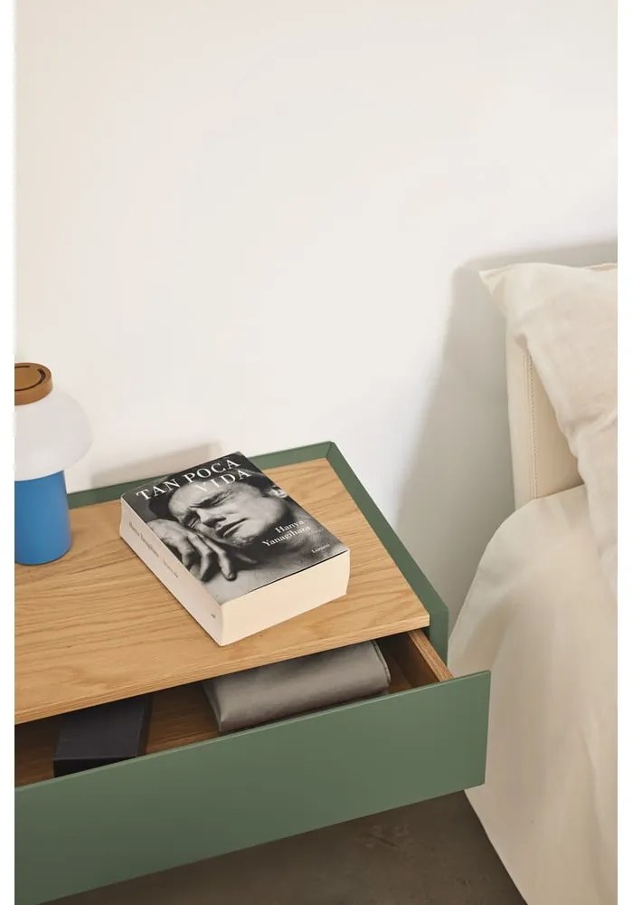 Noptieră neagră suspendată cu blat cu aspect de lemn de stejar Arista – Teulat