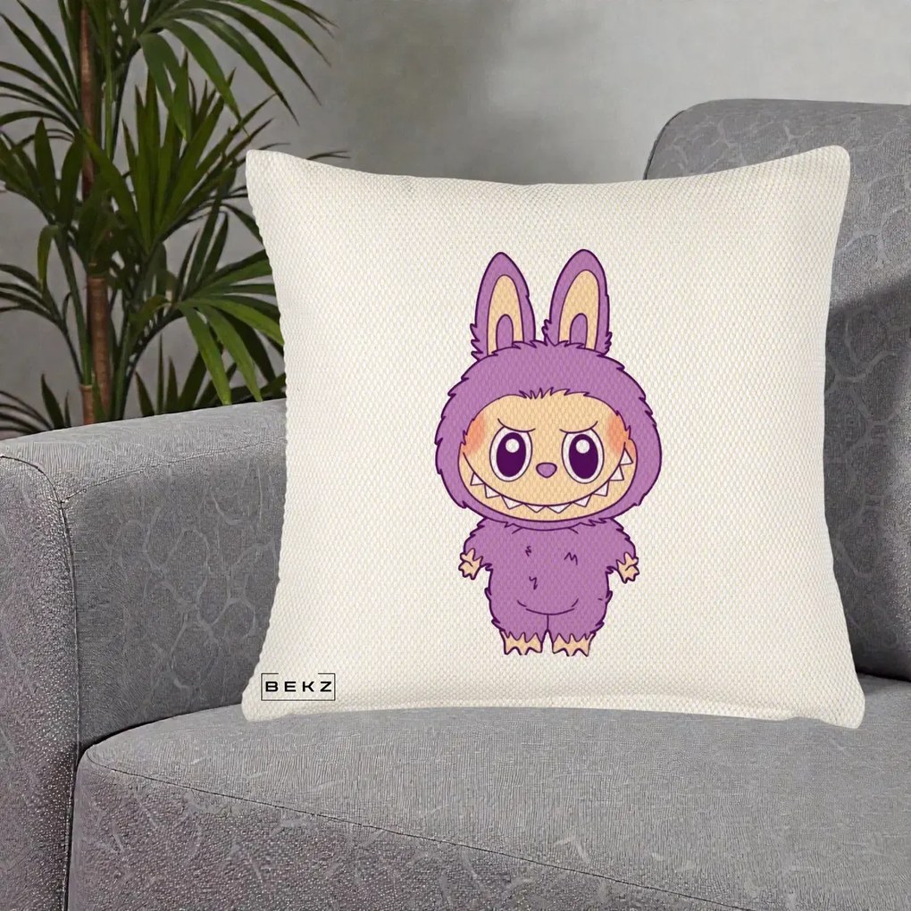 Perna Personalizata Labubu Violet Solo, 40x40 cm, Crem Reliefat, Husa Detasabila, Perna Inclusa, BEKZ®