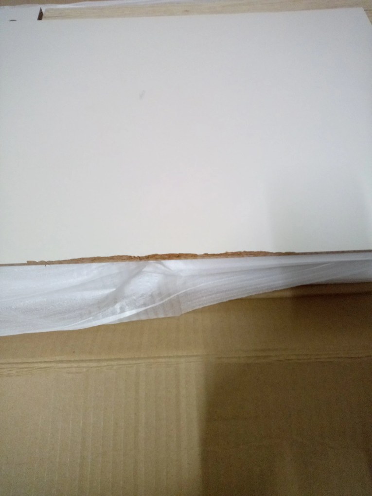 OFERTA Dulap TV FROST 120x40 cm alb, decor stejar alpin clasa II.