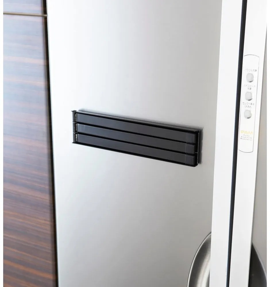 Cuier magnetic reglabil pentru prosoape de bucătărie YAMAZAKI Tower, negru