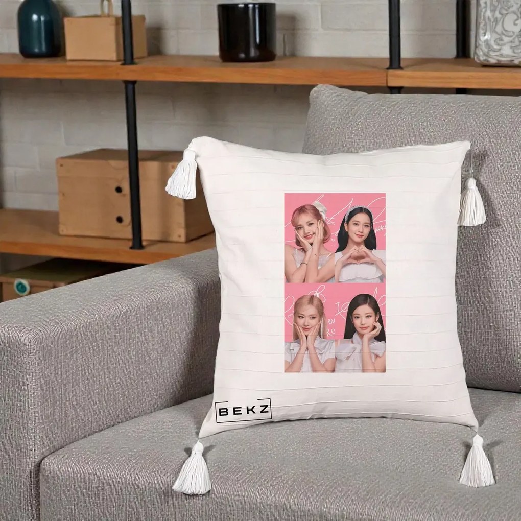 Perna Personalizata K-pop BLACKPINK Colaj Roz, 40x40 cm, Bej cu Franjuri, Husa Detasabila, Perna Inclusa, BEKZ®
