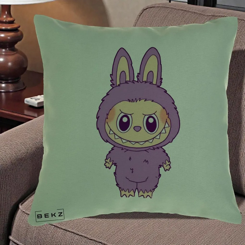 Perna Personalizata Labubu Violet Solo, 40x40 cm, Verde, Husa Detasabila, Perna Inclusa, BEKZ®