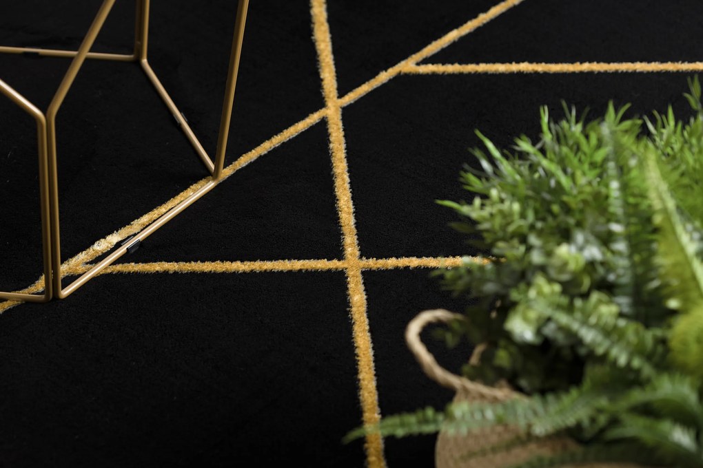 Exclusiv EMERALD covor 1012 glamour, stilat, geometric negru / aur - SECUNDAR-COTATI PRODUSUL
