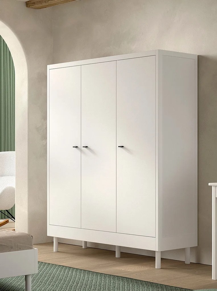 Set Complet Mobilier Camera Bebelusi Forrest Beech, Pat 90x200 cm, Dulap cu 3 Uși, Noptieră și Masă de înfășat, din Lemn de Fag Lăcuit Alb – Vipack