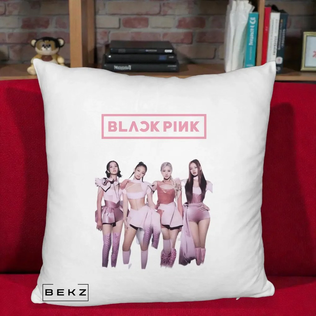 Perna Personalizata K-pop BLACKPINK Fotografie Grup Tinute Roz, 40x40 cm, Alb Pufos, Husa Detasabila, Perna Inclusa, BEKZ®