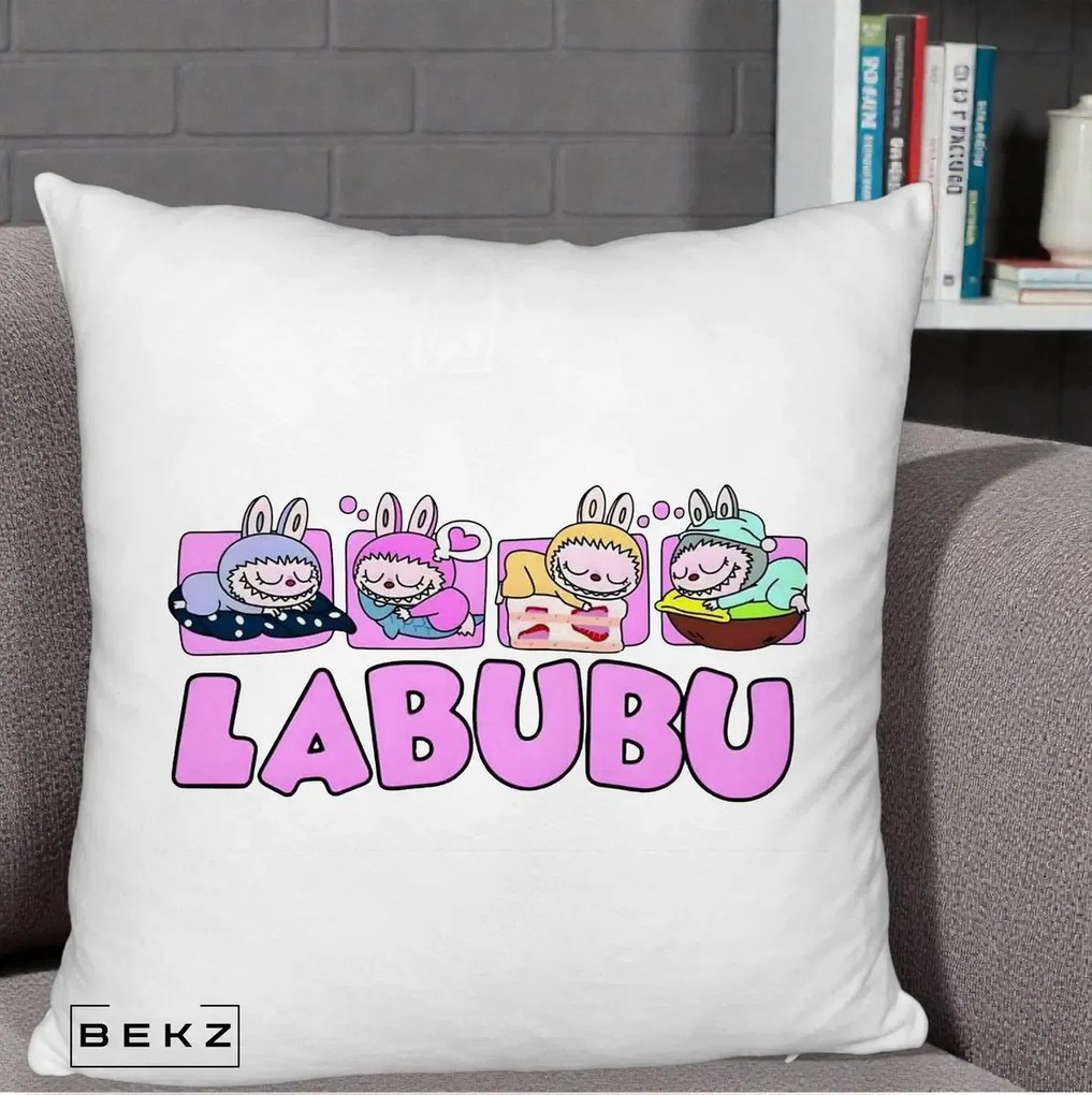Perna Personalizata Labubu Sleeping Quad, 40x40 cm, Alb Pufos, Husa Detasabila, Perna Inclusa, BEKZ®