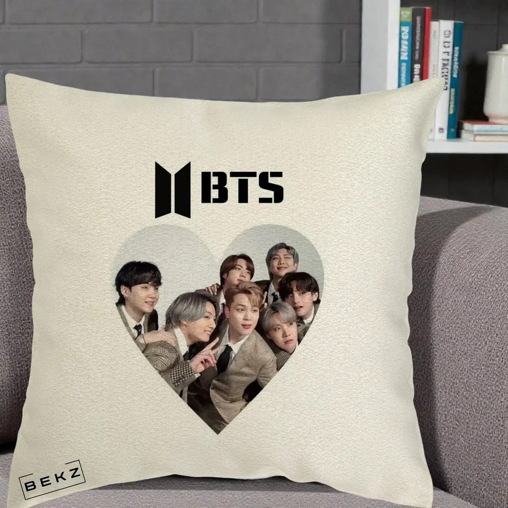 Perna Personalizata K-pop BTS Grup Fotografie in Inima, 40x40 cm, Ecru, Husa Detasabila, Perna Inclusa, BEKZ®