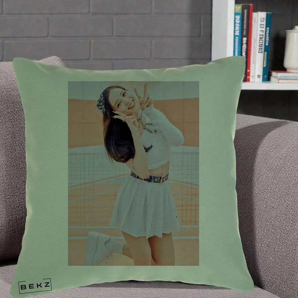 Perna Personalizata K-pop BLACKPINK Nayeon/Jisoo Tenis Alb, 40x40 cm, Verde, Husa Detasabila, Perna Inclusa, BEKZ®