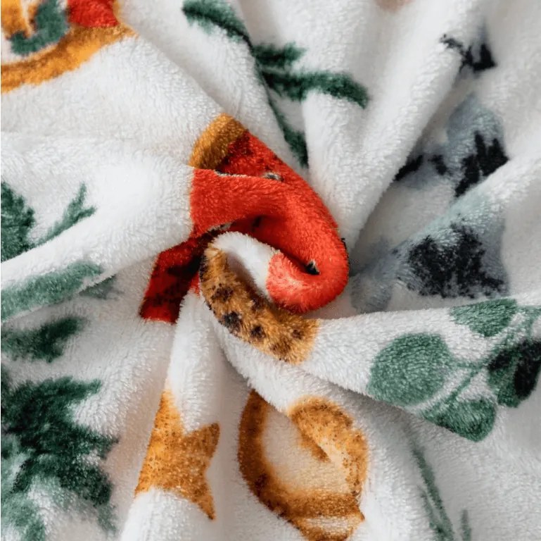 Patura microplus FESTIVE MAGIC, alba Dimensiune: 150 x 200 cm