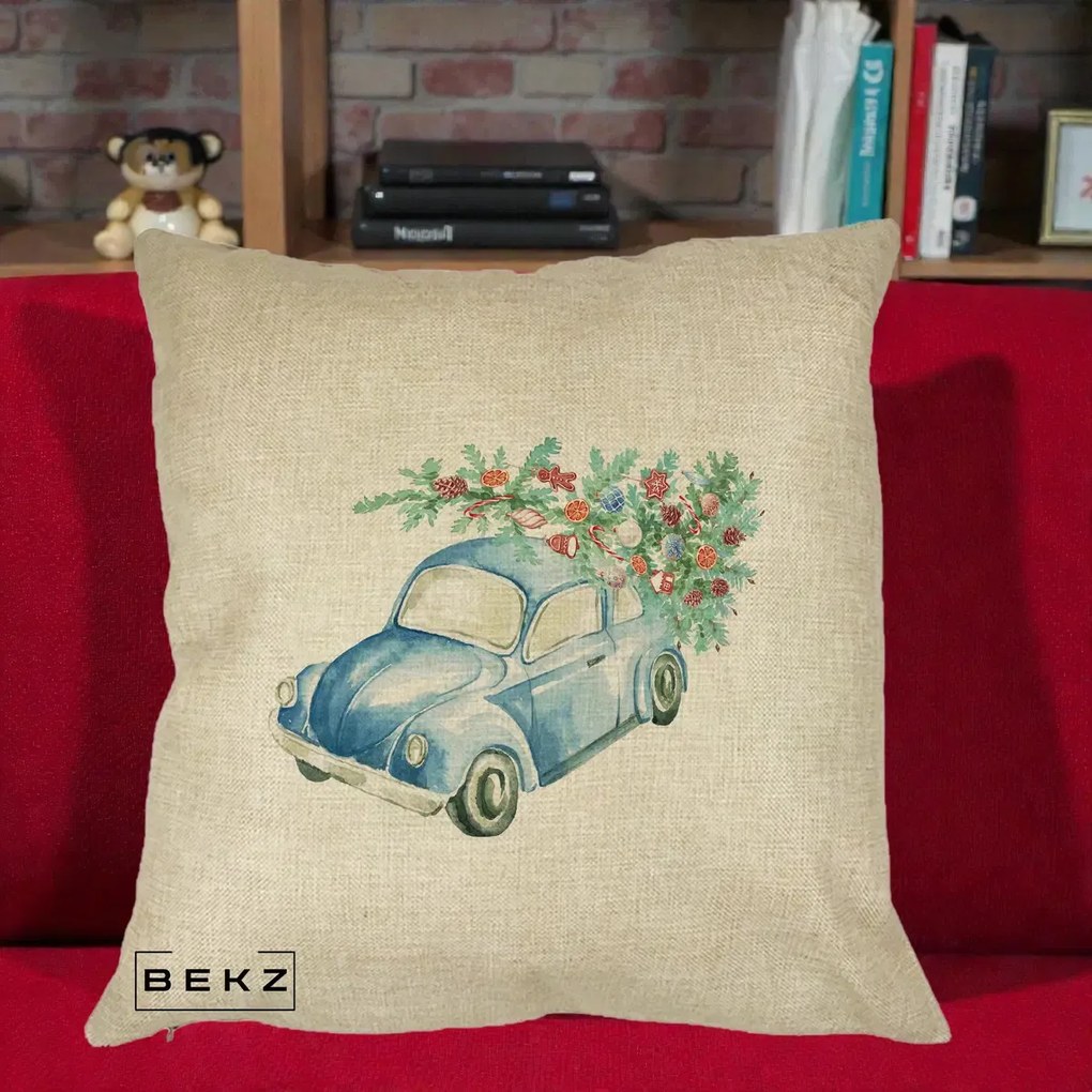 Perna Decorativa Masinuta Albastra cu Brad de Craciun, 40x40 cm, Crem, Husa Detasabila, Perna Inclusa, BEKZ®