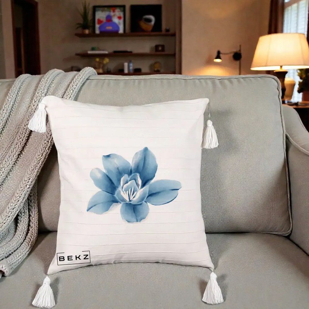 Perna Decorativa Magnolie Albastra Acuarela, 40x40 cm, Bej cu Franjuri, Husa Detasabila, Perna Inclusa, BEKZ®