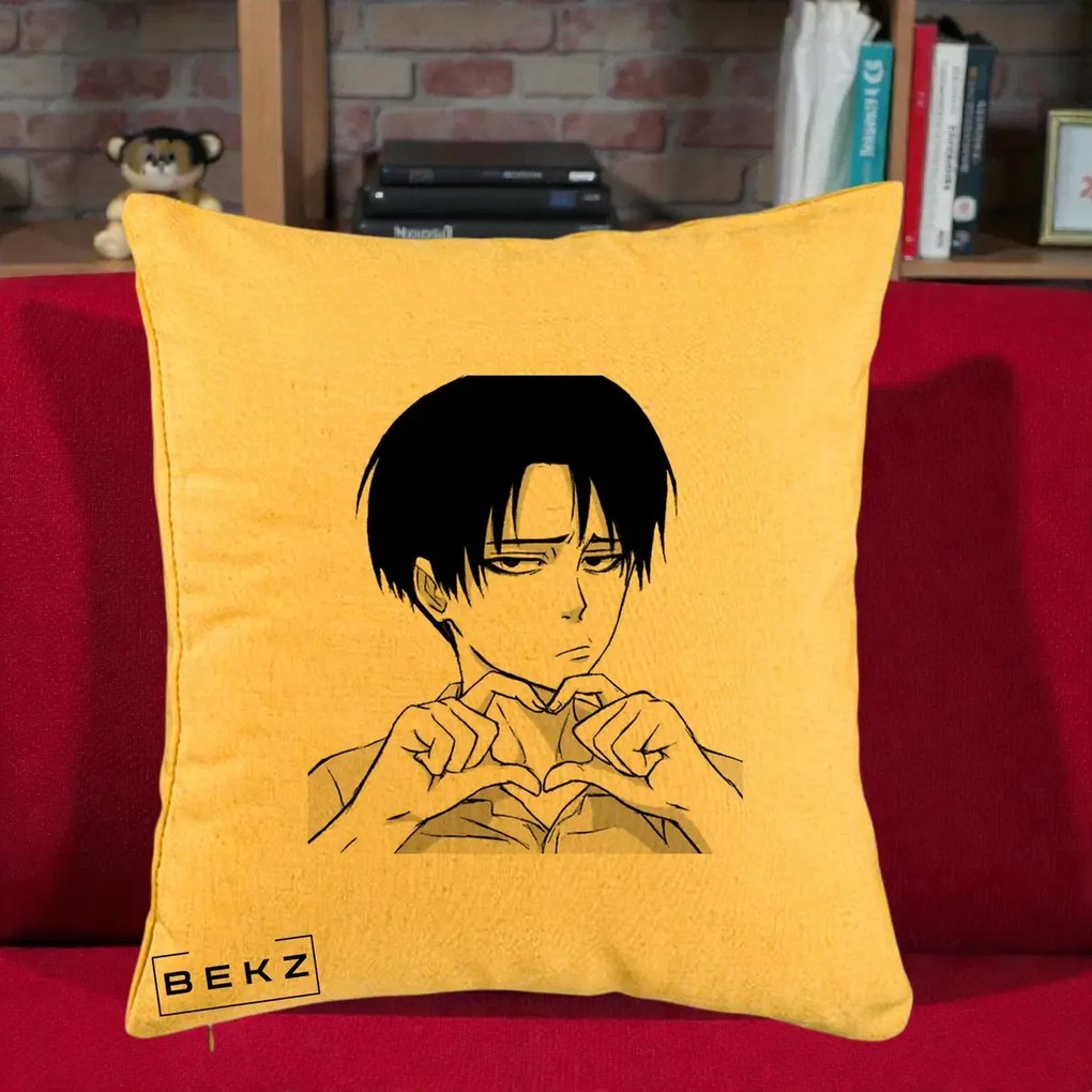 Perna Personalizata Levi Ackerman Inima, 40x40 cm, Galben, Husa Detasabila, Perna Inclusa, BEKZ®