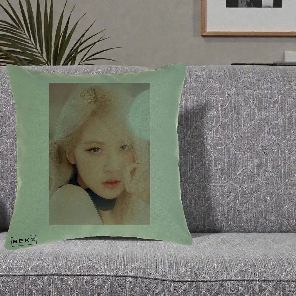 Perna Personalizata K-pop BLACKPINK Rose Blond cu Inel Roz Pastel, 40x40 cm, Verde, Husa Detasabila, Perna Inclusa, BEKZ®