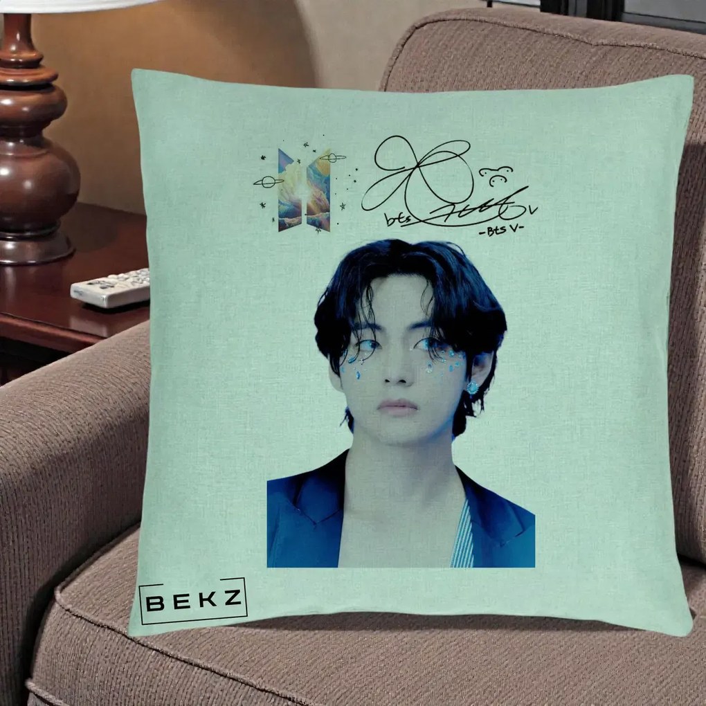 Perna Personalizata K-pop BTS V Taehyung Portret cu Autograf, 40x40 cm, Verde Menta, Husa Detasabila, Perna Inclusa, BEKZ®