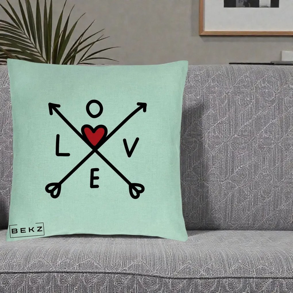 Perna Decorativa Love cu Sageti Incrucisate si Inima Rosie, 40x40 cm, Verde Menta, Husa Detasabila, Perna Inclusa, BEKZ®