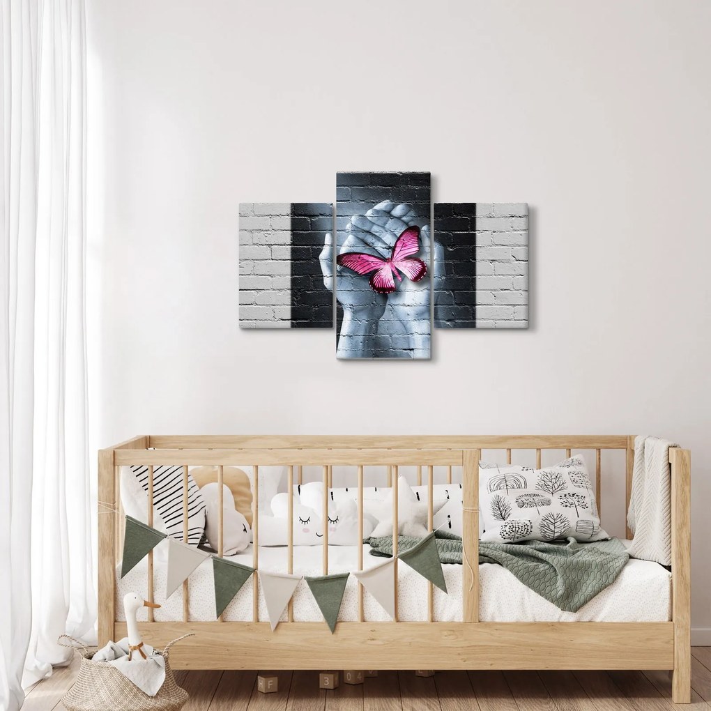 Tablou - Fluture roz în perete (90x60 cm)