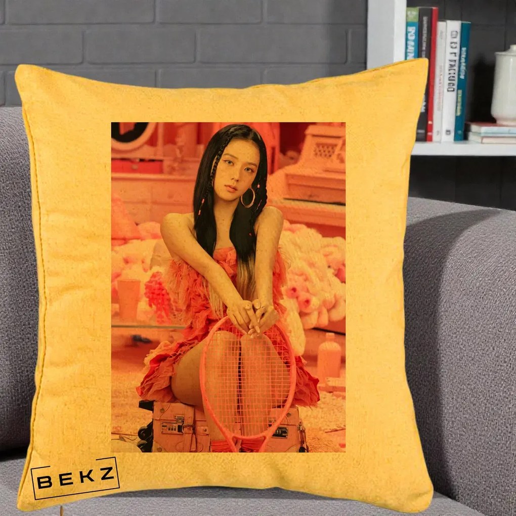 Perna Personalizata K-pop BLACKPINK Jisoo Pink Room, 40x40 cm, Galben, Husa Detasabila, Perna Inclusa, BEKZ®