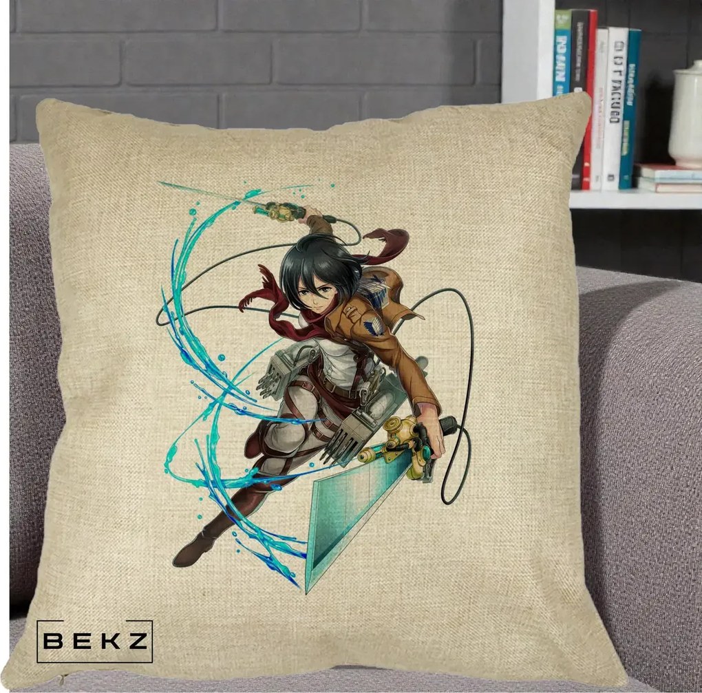 Perna Personalizata Attack on Titan Mikasa Ackerman Lupta, 40x40 cm, Crem, Husa Detasabila, Perna Inclusa, BEKZ®