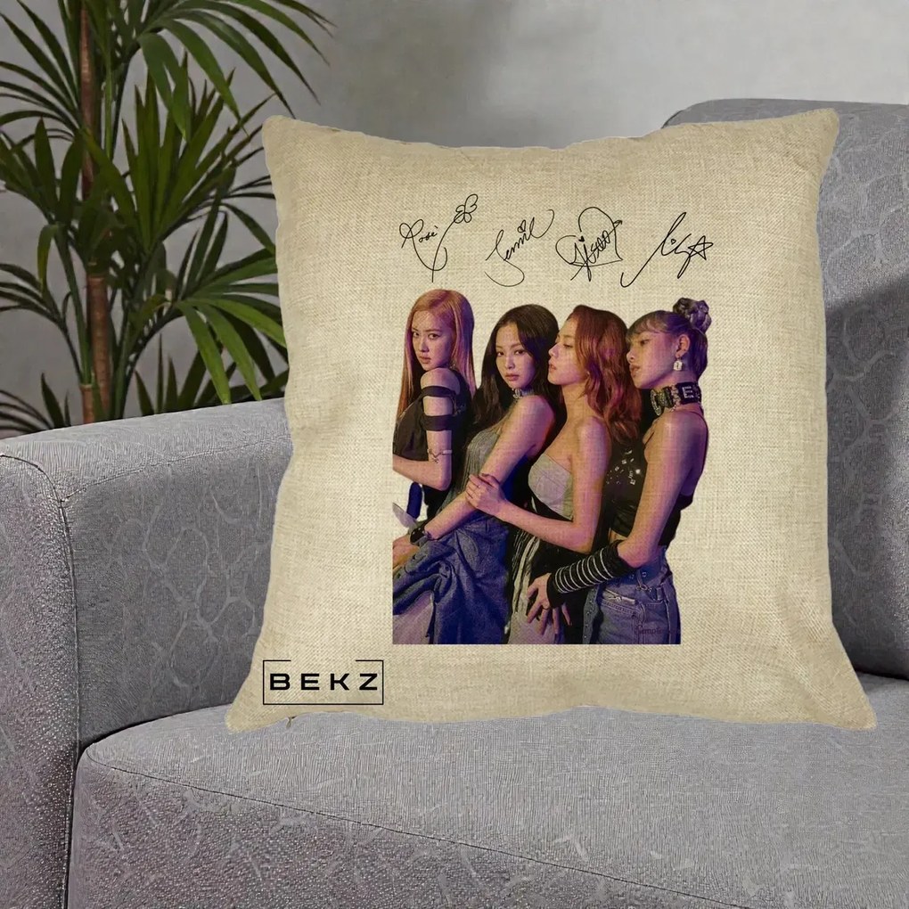 Perna Personalizata K-pop BLACKPINK Fotografie Grup Autografe Deasupra, 40x40 cm, Crem, Husa Detasabila, Perna Inclusa, BEKZ®