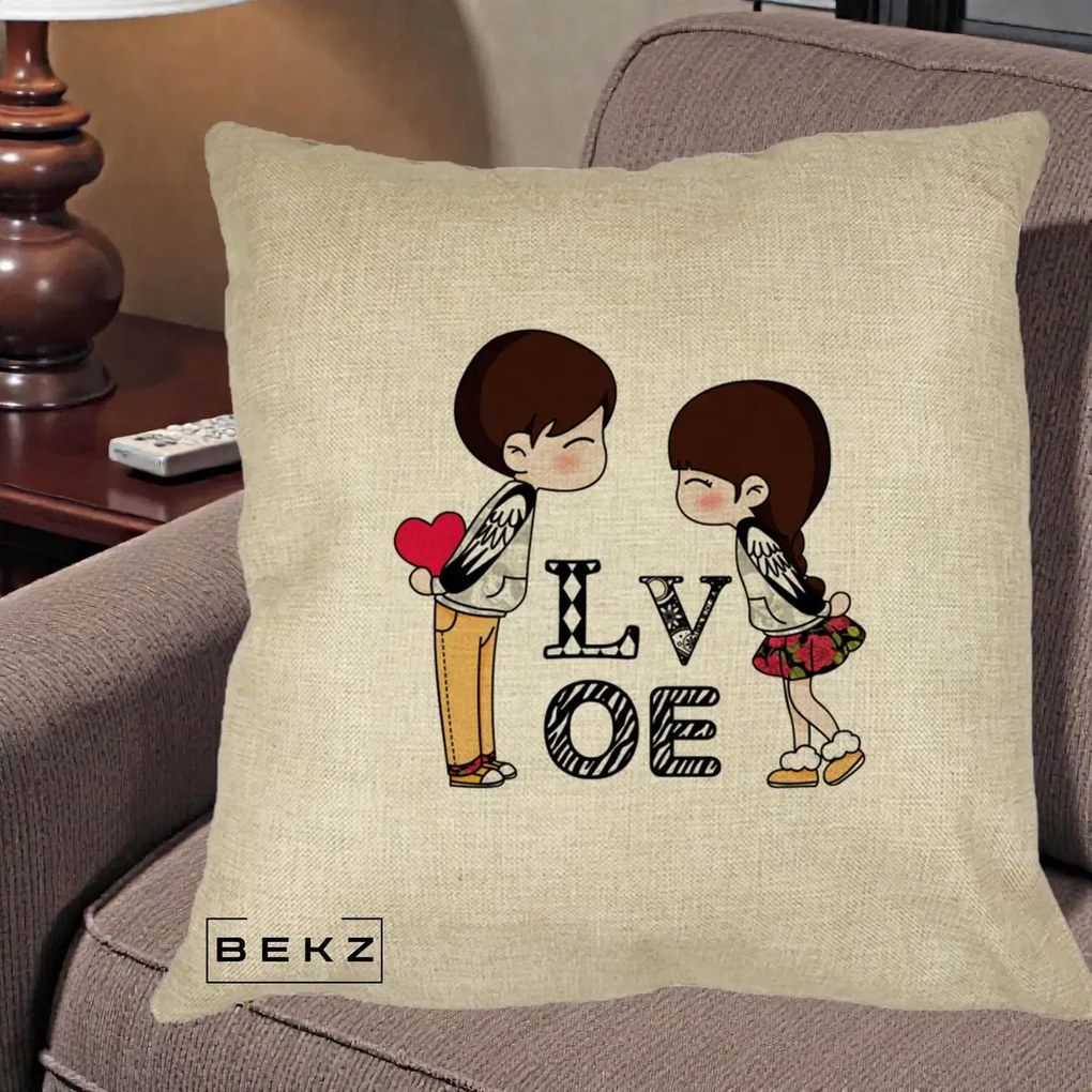 Cadou Romantic - Perna Personalizata Cuplu Kawaii LOVE, 40x40 cm, Crem, Husa Detasabila, Perna Inclusa, BEKZ®