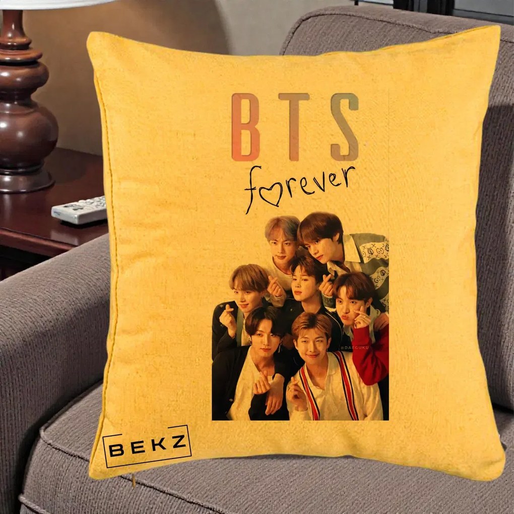 Perna Personalizata K-pop BTS Forever cu Foto Grup Negru, 40x40 cm, Galben, Husa Detasabila, Perna Inclusa, BEKZ®