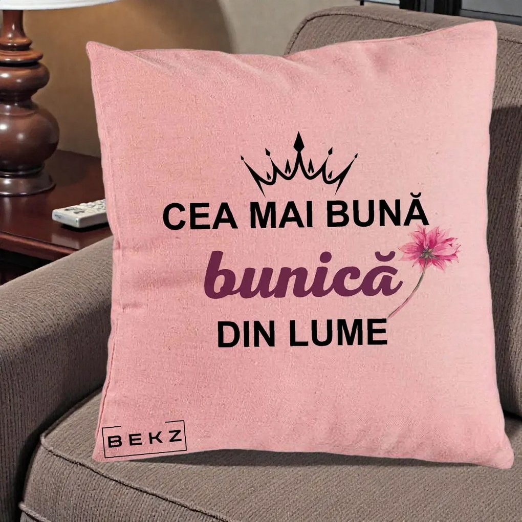 Cadou pentru Bunica - Perna Personalizata Cea Mai Buna Bunica Din Lume Coroana Mov Floare Roz, 40x40 cm, Roz, Husa Detasabila, Perna Inclusa, BEKZ®