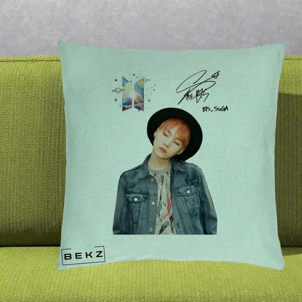 Perna Personalizata K-pop BTS Suga par Portocaliu Palarie Autograf, 40x40 cm, Verde Menta, Husa Detasabila, Perna Inclusa, BEKZ®